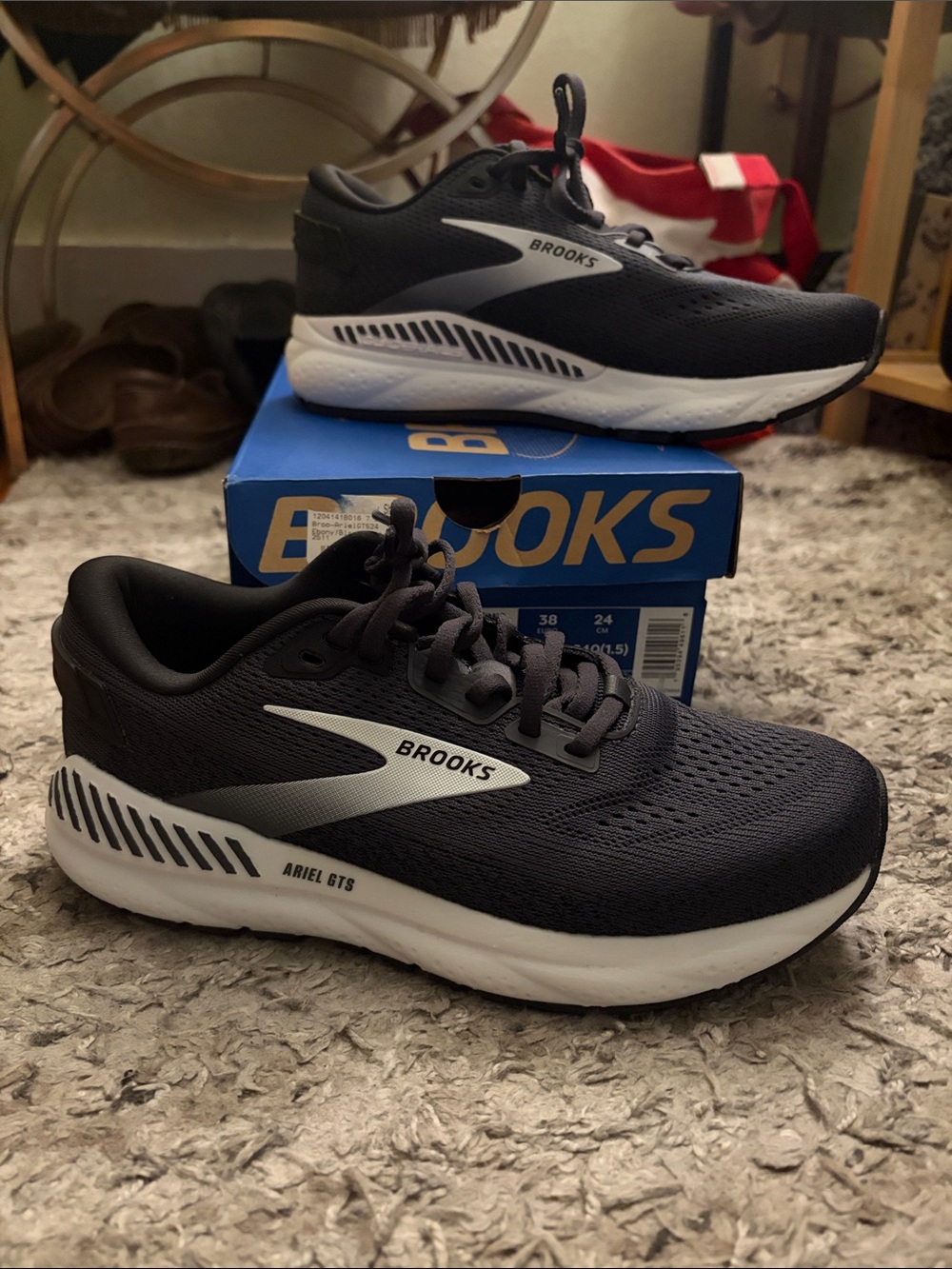 Brooks women’s 7B Ariel GTS 24 Ebony/black/white Sneakers New with box